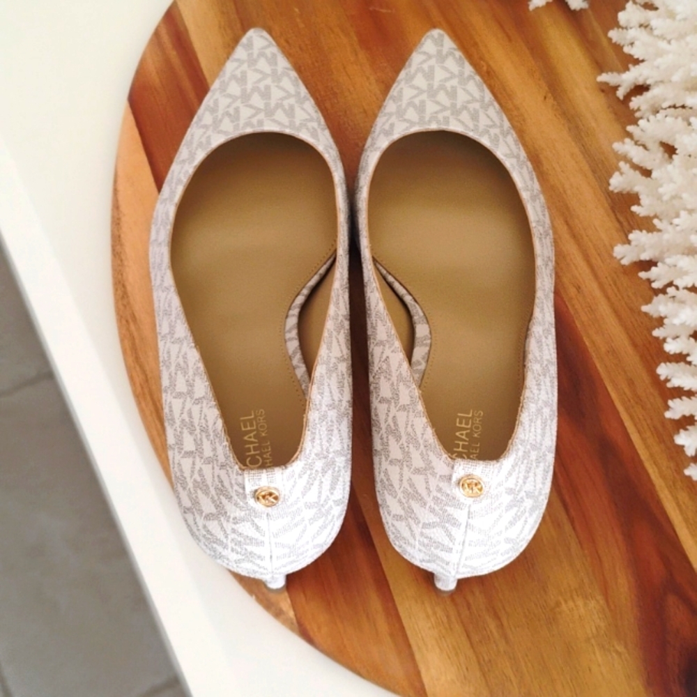 Michael Kors 🔥 NWT 🔥Alina Flex Kitten Pumps. Ivory Patterned Heels. Sz 9 - Picture 8 of 17